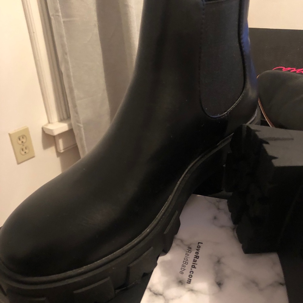 RAID Liza Chunky Boot in black Size 9